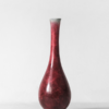 vase en porcelaine , couleur couleur bordeaux